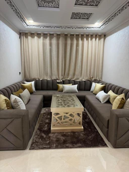 Family-Sized Cosy Apartment 라라슈 외부 사진